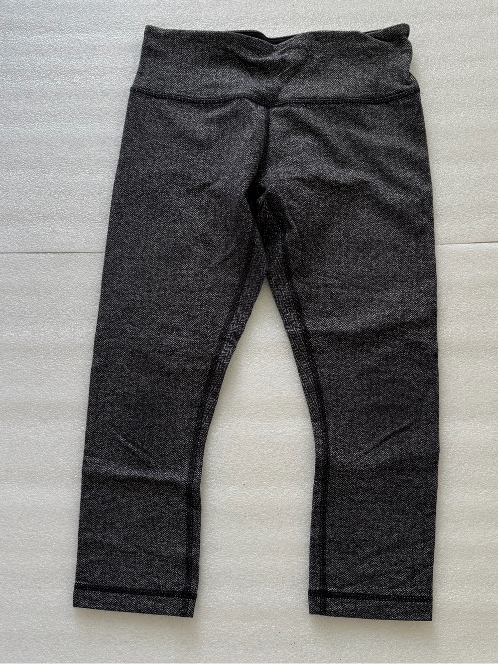 Lululemon below knee Leggings